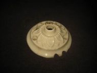 Takrosett fra tidleg 1900, ca 8 cm i diametyer, pen til oppheng av lamper i taket,