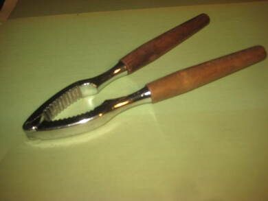 Nøtteknekker med teak handtak 60-70 tallet