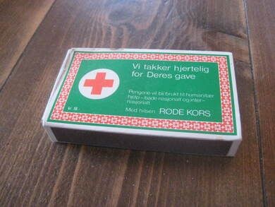 Fyrstikkeske fra 70-80 tallet RØDE KORS stor eske med ubrukt innhold