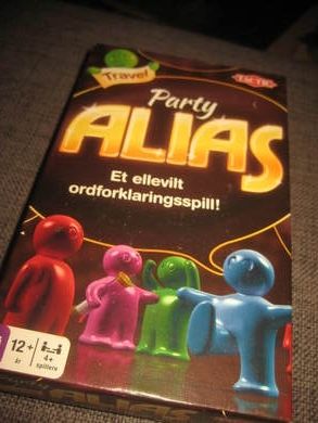 Eske med innhold PARTY ALIAS 2016