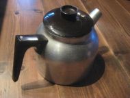 Eldre, tjukkbotna kaffekjel, noe for deg? 60 tallet