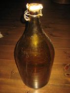 Stor &oslash;lflaske med patentkork ca 50 cm h&oslash;g Fra DALHEMS BRYGGERI &Oslash;STERSUND 50 tallet