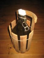 &Oslash;lflaske med patentkork og trekogge ca 45 cm h&oslash;g 50 tallet