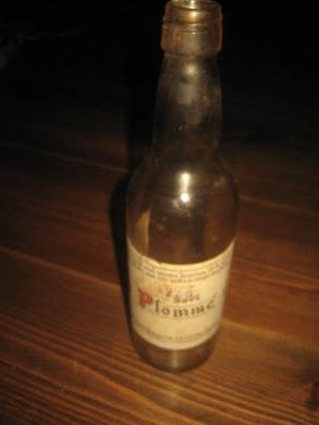 Eldre flaske uten innhold Sort Plomme fra Norsk Frugt Compagnie av 1898 Oslo