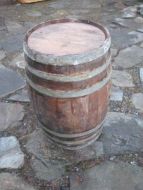 Meget pen eiketønne med lokk på begge sider ca 38 cm i diameter i topp 64 cm høg 20-30 tallet Meget pen til dekor etc Dette er nr 2