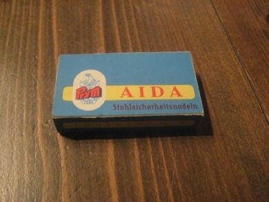 Eske med ubrukt innhold AIDA Prym Stahlsicherheitsnadelen 40 tallet Tyske