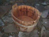 Pen oval trestamp ca 55 cm i diameter 34 cm høg 30-40 tallet