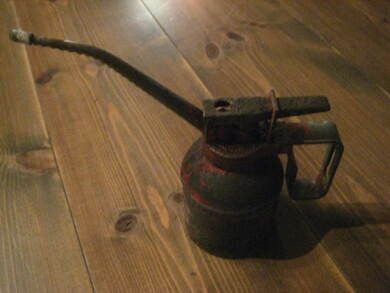 Gammel oljekanne fra 50 tallet