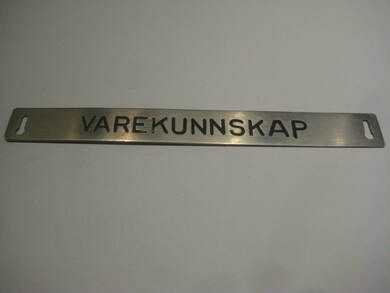 Pent skilt fra 50 tallet, brukt i bibliotek, noe for deg? VAREKUNNSKAP.