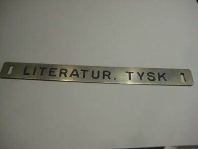 Pent skilt fra 50 tallet, brukt i bibliotek, noe for deg? LITTERATUR, TYSK.