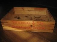 Trekasse fra 50 tallet merka S&AElig;TERDAL & S&Oslash;NN SEPEFABRIKK BERGEN S&AElig;POLIN Med merkelapp fra firma sendt til firma H HEGDAL UTVIK Ca 39*30 cm stor 10 ca h&oslash;g kan brukes til s&aring; mangt