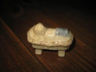 Jesu barnet i krybba porselen ca 4 cm lang