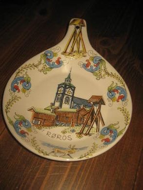 Pen pynteplatte fra Figgjo R&Oslash;ROS ca 18 cm i diameter