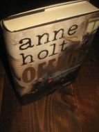 HOLT, ANNE: OFFLINE. 2015
