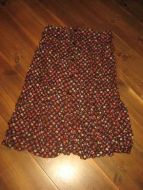 Skjørt, ca 65 cm høgt, 65 cm i omkrins i topp. 80 tallet