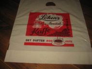 Str&oslash;kent og ubrukt plastnett med reklame for L&oslash;kens Special Kaffe Larvik 60-70 tallet