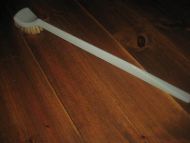 Eldre plastbørste fra 70-80 tallet, ca 43 cm lang.