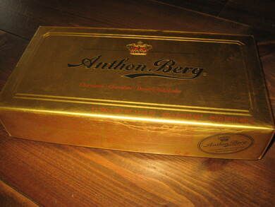 Eske uten innhold ANTON BERG ca 26 *13 cm stor 5 cm høg Pen eske