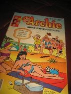 1990,nr 004, ARCHIE. Helsides bilde av DURAN DURAN på baksida.