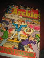 1989,nr 012, ARCHIE. Helsides bilde av GLENN MEDEIROS på baksida.