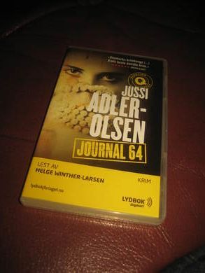 ADLER OLSEN JUSSI: JOURNAL 64 lest av Helge Winther aLarsen Ca 15 5 timer KRIM