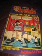 1986,nr 001, ARCHIE. Helsides bilde av MICHAEL FOX på baksida.