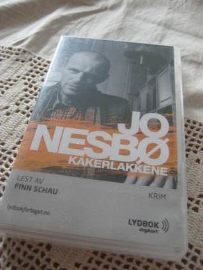 NESBØ JO: KAKERLAKKENE L EST AV Finn Schau Ca 10 timer KRIM