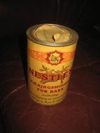 Boks uten innhold NESTLES NÆRINGSMIDDEL FOR BARN fra De Forenede Melkefabrikker 50 tallet