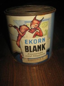 Uåpna boks med innhold, EKORN BLANK Emaljelakk, 1/2 liter, Bondeblå II, 60 tallet. Blå.