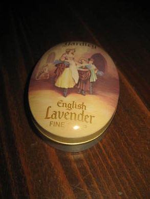 Såpe eske i blikk ENGLISH LAVENDEL oval ca 9 cm i diameter