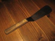 Stekespade fra 60 tallet trehandtak ca 28 cm lang