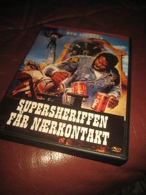 SUPERSHERIFFEN FÅR NÆRKONTAKT
