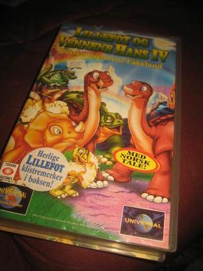 LILLEFOT OG VENNENE HANS Reisen gjennom tåkeland 1995