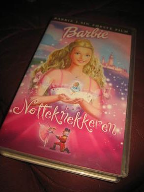 BARBIE NØTTEKNEKKEREN 2001