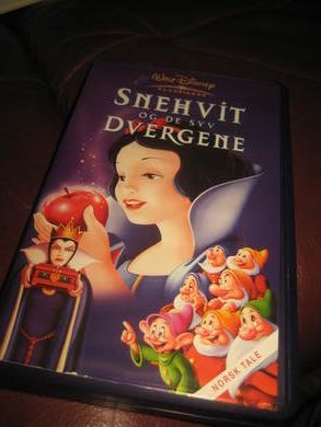 SNEHVIT OG DE SYV DVERGENE VHS H0377