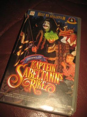 DRØMMEN OM KAPTEIN SABELTANNS RIKE 1996