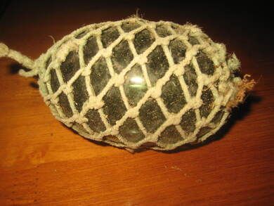 Gammel kavlkule brukt ved garnfiske i gamle dager Ble brukt til &aring; halde garnet oppe i sj&oslash;en tidleg 1900 Dette er kule nr 19