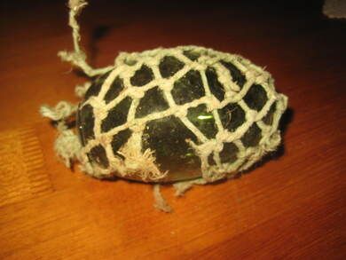 Gammel kavlkule brukt ved garnfiske i gamle dager Ble brukt til &aring; halde garnet oppe i sj&oslash;en tidleg 1900 Dette er kule nr 8