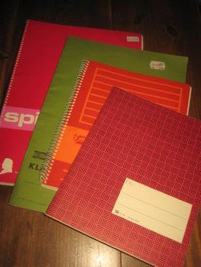 Lot med ubrukte skrivebøker fra 80 tallet selges samla