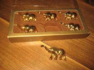 Pakke med 6 massingelefanter ca 4 5 cm lange Selges under ett