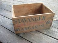 Gammel trekasse fra STAVANGER MARGARINFABRIK ca 37*27*19 cm stor