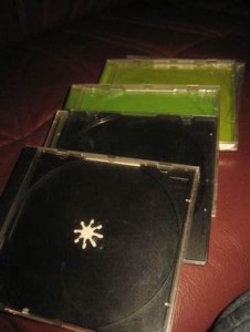 Treng du å skifte eske på noen av dine CD? 4 stk selges under ett