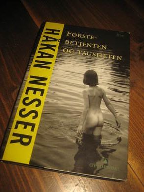 NESSER H&Aring;KAN: F&Oslash;RSTE BETJENTEN OG TAUSHETEN 2004
