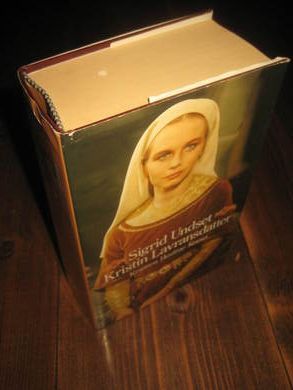 UNDSET SIGRID: KRISTIN LAVRANDSDATTER KRANSEN- HUSFRUE- KORSET