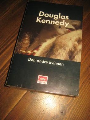 KENNEDY DOUGLAS: DEN ANDRE KVINNEN 2003