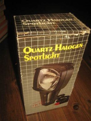 Eske med ubrukt innhold QUARTZ HALOGEN SPOTLIGHT For bil kobles i sigarett tenner 80 tallet