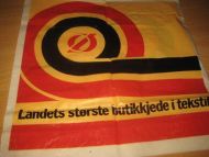 &Oslash; LANDETS ST&Oslash;RSTE BUTIKKKJEDE I TEKSTIL 70 - 80 tallet