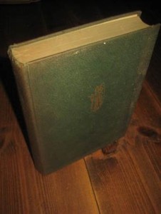 SKOVGAARD- PETTERSEN: LIVET UNDER NÅDEN Korte andaktsstykker til hvær dag i året 1945