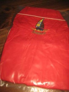 Rebo barnebukse i oiginalemballasje med lommer og skulder reimer og SUMMER merke ubrukt fra avvikla krambod p&aring; 60 tallet Noe for deg? R&oslash;d dette er nr 3