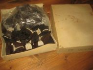 Eske med innhold ubrukte skoheler for dame 50-60 tallet